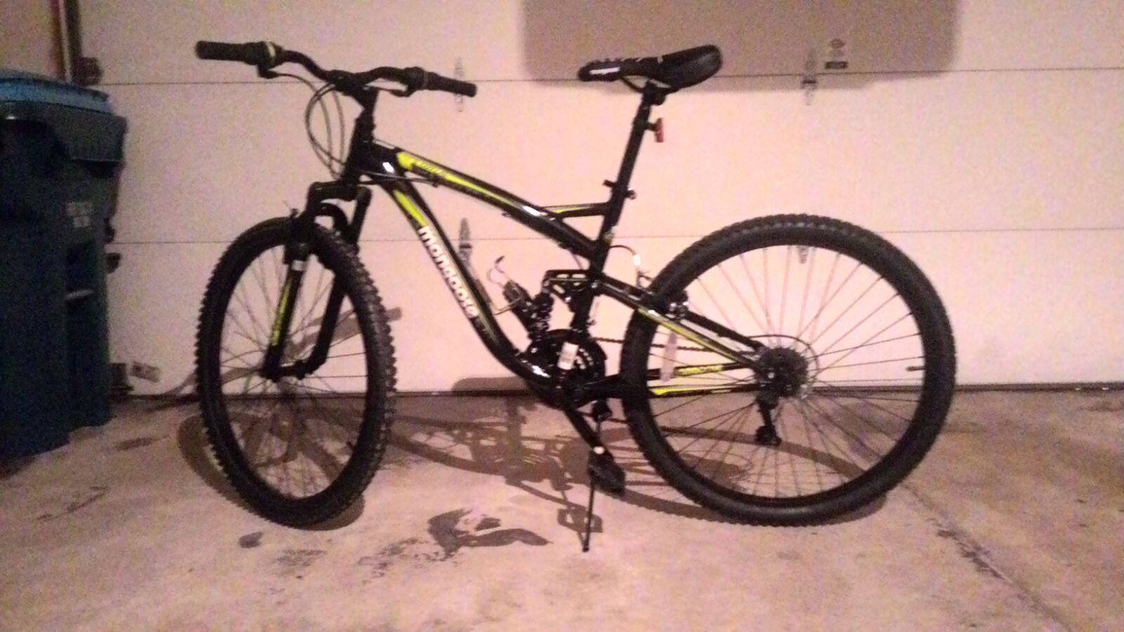 mongoose status 2.2 mountain bike